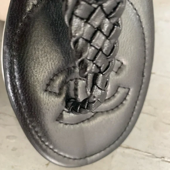Like New! Authentic Chanel Braided CC Logo Leather  Thong Sandals Size EU 37 - Picture 13 of 16